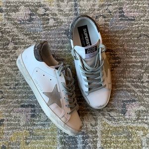 LIKE NEW Golden Goose Deluxe Brand Superstar